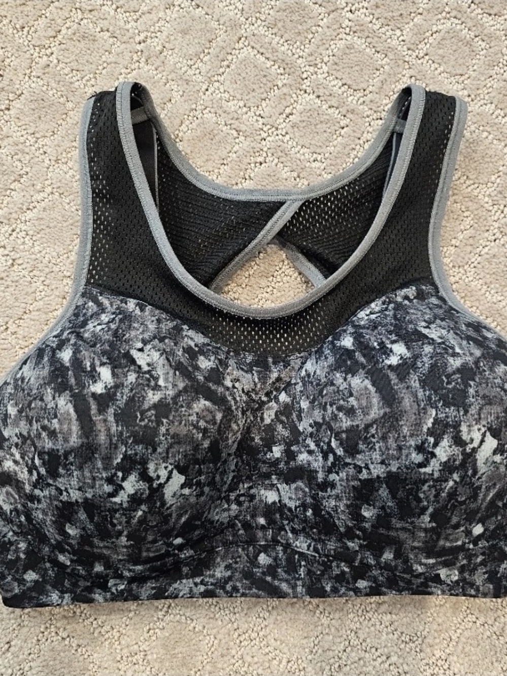 Maidenform Black and Gray Patterned High-Impact Sports Bra with Mesh Back